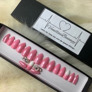 Chrome short stiletto Press in nails